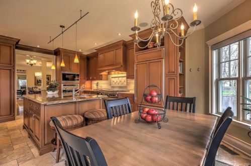 20 Governors Ave, Milford CT 06460-3439 exterior