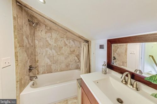 903 Robin Rd, Silver Spring MD  20901-1872 exterior