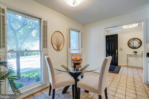 10135 Crestberry Pl, Bethesda MD 20817-1266 exterior