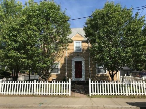 4 Parkside Dr, Providence, RI 02919-3207