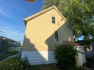 1252 45, Milwaukee WI 53210-2403 exterior