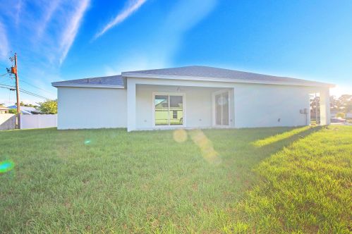 1749 California Blvd, Fort Pierce FL 34953-1159 exterior