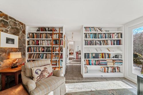 76 Davenport Rd, Roxbury CT 06783-1000 exterior