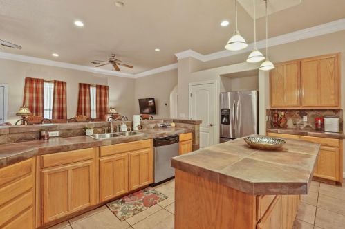 719 Silent Holw, San Antonio TX 78260-6276 exterior