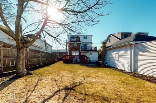 92 Chapel St, Newton MA 02458-1308 exterior