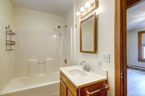 58 Washington St, Wallingford CT 06492-3530 exterior