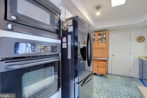 306 Blf Vw Dr, Lancaster PA 17601-4136 exterior