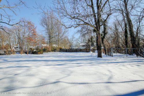 4 Hampton Dr, East Freehold NJ 07728-3148 exterior