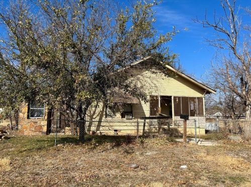 1107 Remington St, Graham TX 76450-2721 exterior