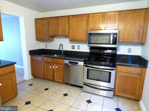 7405 Duddington Dr, Alexandria VA  22315-3847 exterior