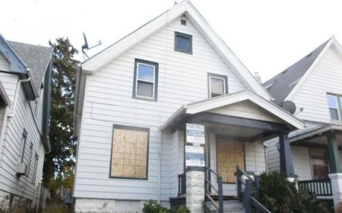 3146 15th St, Milwaukee, WI 53215-4630