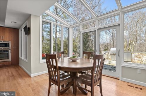 11820 Beekman Pl, Rockville MD 20854-2177 exterior