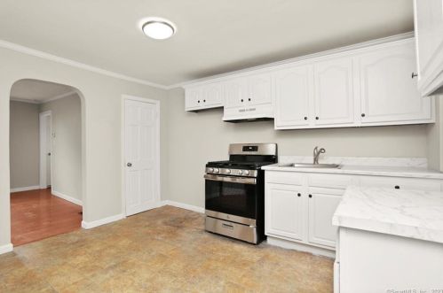 9 Smith St, Derby CT 06418-1215 exterior