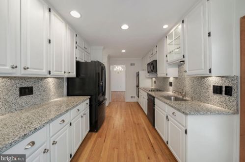 10618 Great Arbor Dr, Rockville MD 20854-4220 exterior