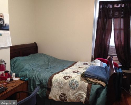 322 10th St, Philadelphia PA  19107-6120 exterior