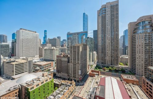 630 State St, Chicago IL  60605-1807 exterior