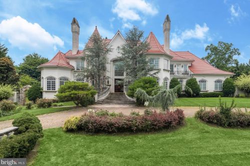 9804 Bentcross Dr, Rockville, MD 20854-4745