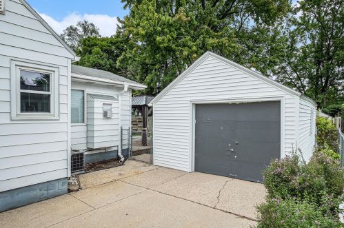 901 Cricklewood St, Wyoming MI exterior