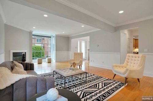 141 Hudson Cv, Edgewater NJ 07020-1480 exterior