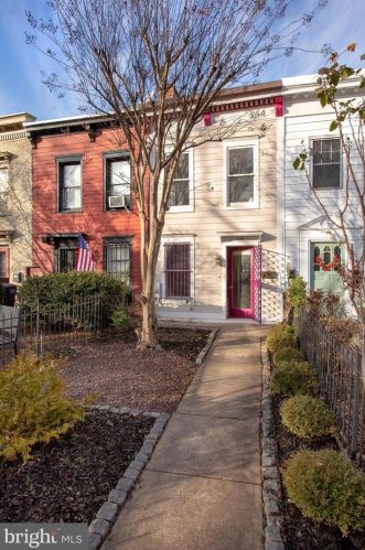 418 Capitol St, Washington DC  20003-4012 exterior