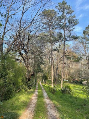 1832 Young Rd, Lithonia, GA 30058-5550