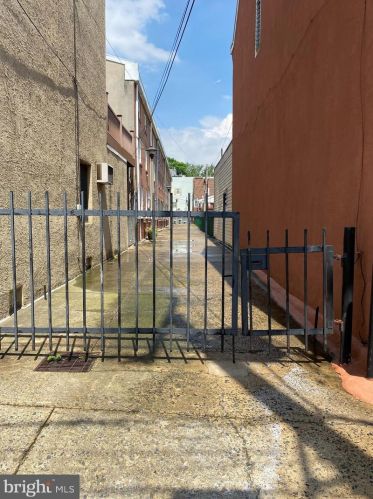 417 George St, Philadelphia PA  19123-1433 exterior