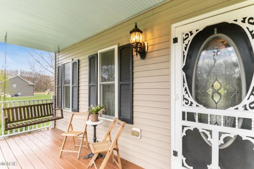 1758 Starr View Ln, Middlevle MI 49333-8061 exterior