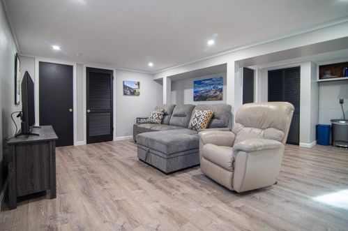 45 Grover St, Providence RI 02909-5209 exterior