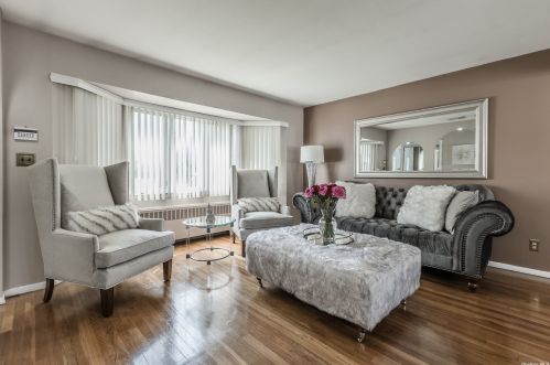 92 Forsythia Ln, Babylon NY 11703-2806 exterior