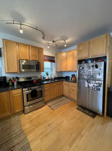 2746 Ashland Ave, Chicago IL 60657-6564 exterior