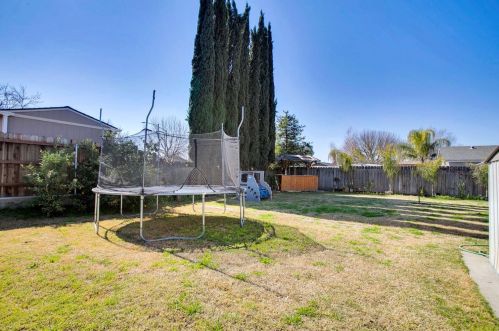 654 Birchwood Way, Turlock CA 95380-5952 exterior