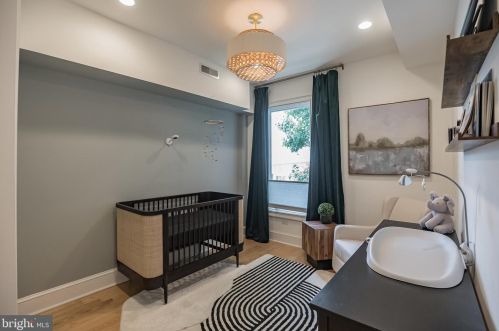 1018 Leithgow St, Philadelphia PA  19123-1421 exterior