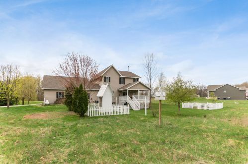 1758 Starr View Ln, Middlevle MI 49333-8061 exterior