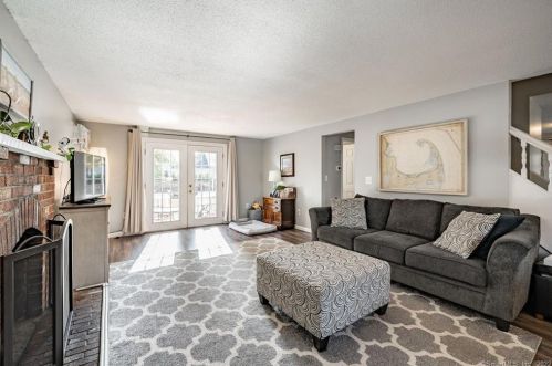 84 Spg St, Windsor Locks CT 06096-2207 exterior