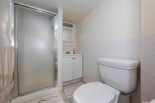 128 Cottage St, Valley Stream NY 11580-4302 exterior