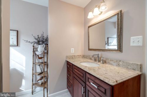 1621 Linway Park Dr, Mc Lean VA 22101-4149 exterior