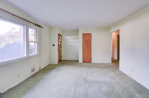 218 Olive St, Piscataway, NJ 08854-1942