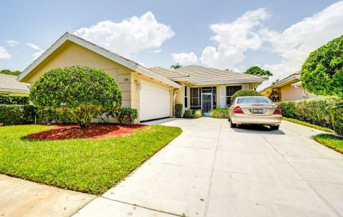 176 Bentley Cir, Fort Pierce FL  34986-2431 exterior