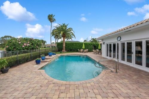 4795 Oak Cir, Boynton Beach FL 33436-5922 exterior