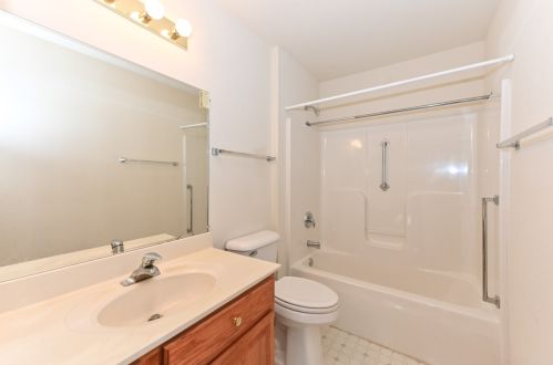 4935 Maple Leaf Cir, Milwaukee WI 53220-2780 exterior