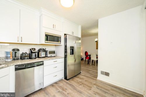 2 Drewes Ct, Trenton NJ 08648-2627 exterior