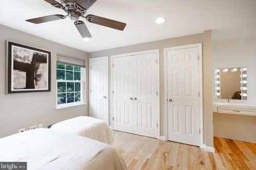 6841 Heatherway Ct, Alexandria VA 22315-3942 exterior