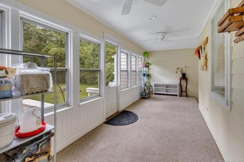 9 Beverly St, Enfield CT 06082-4512 exterior