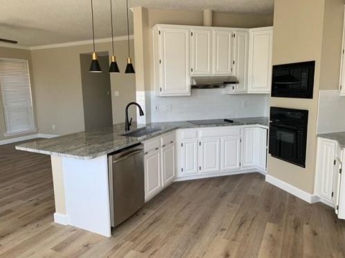 9808 Cliffside Dr, Irving TX  75063-5038 exterior