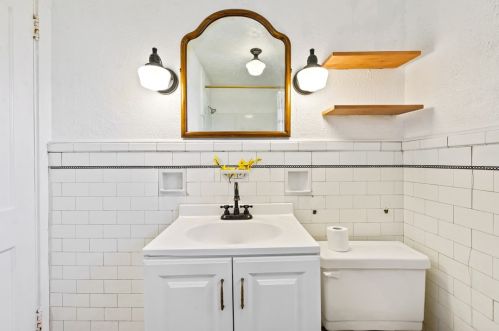 1986 Chalfant St, Pittsburgh PA 15221-1202 exterior