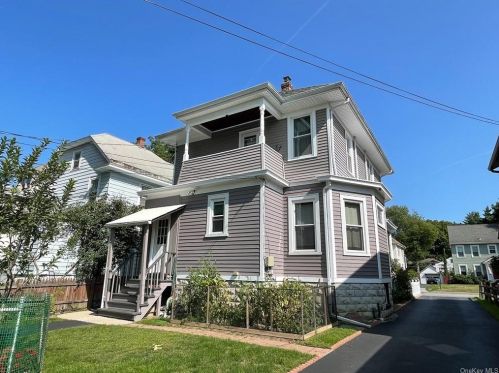 37 Grand Ave, Poughkeepsie NY 12603-4403 exterior