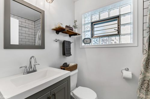 7337 Palatine Ave, Chicago IL 60631-1950 exterior