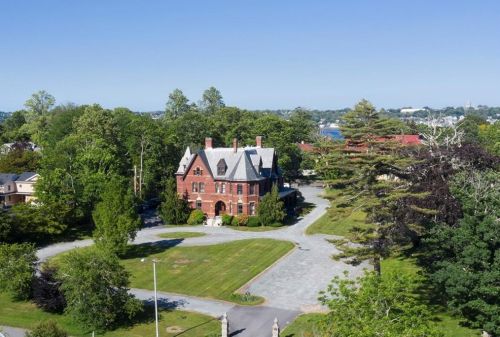 30 Red Cross Ave, Middletown RI 02840-3353 exterior