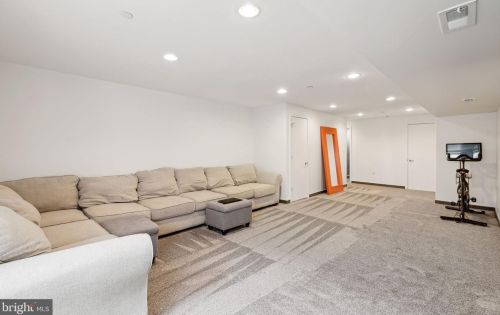 1324 Howard St, Philadelphia PA 19122-2445 exterior