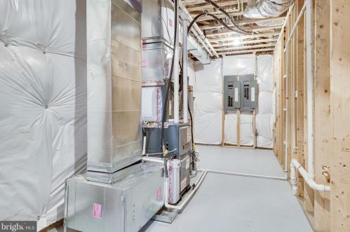 6208 Kellogg Dr, Mc Lean VA  22101-3121 exterior